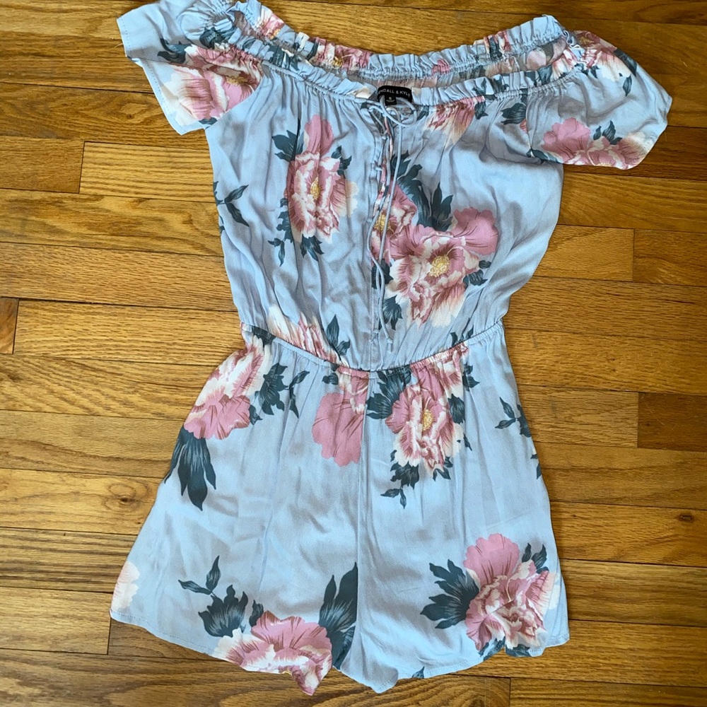 Kendall & Kylie romper size small